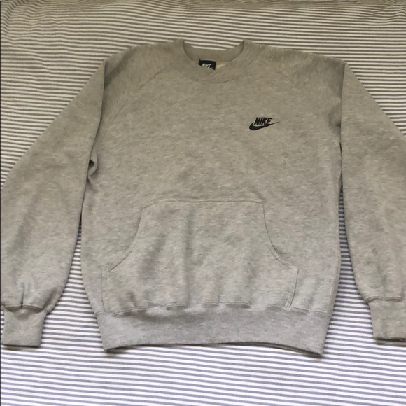 nike crew neck with front pocket